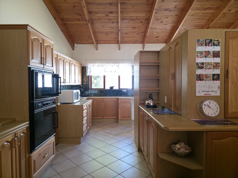 9 Bedroom Property for Sale in Noorsekloof Eastern Cape